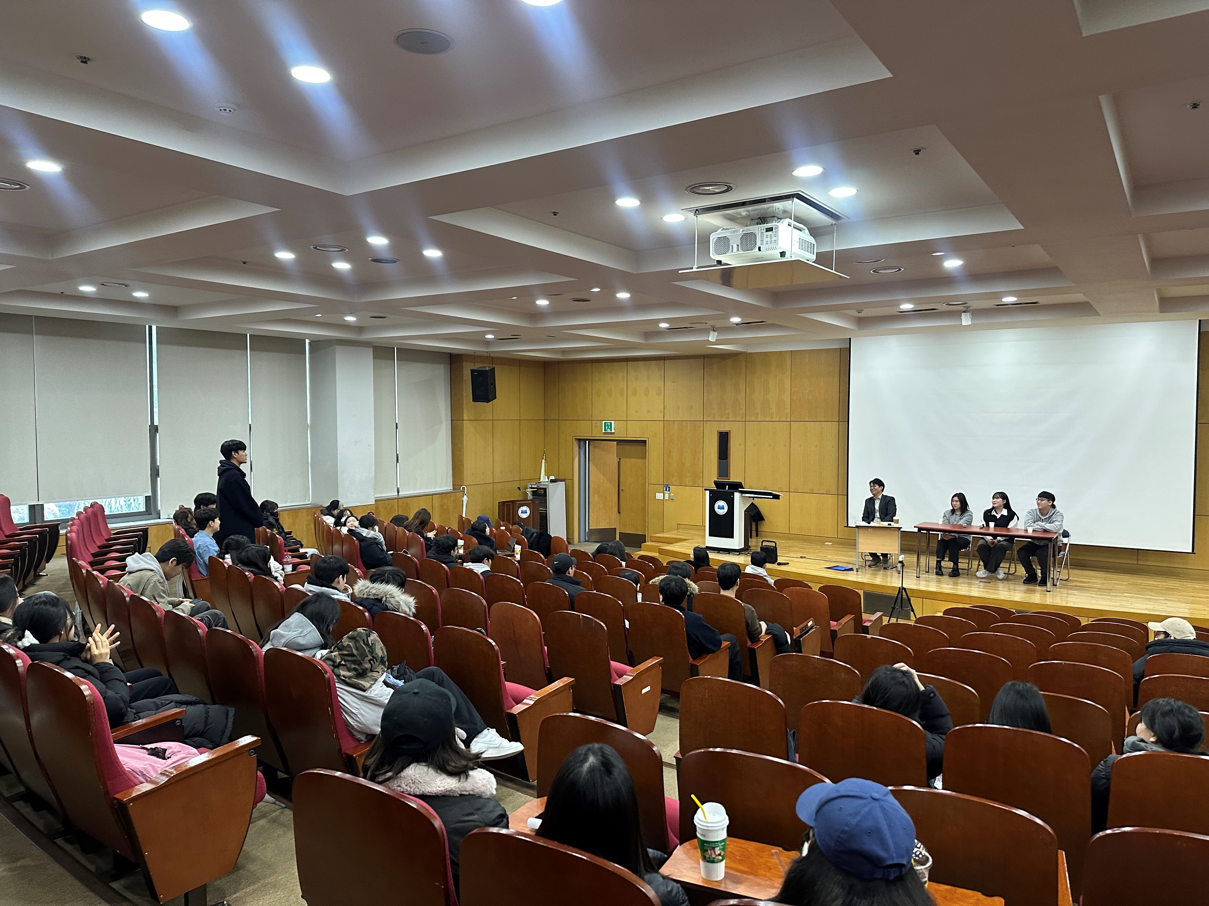 2024 졸업생 간담회 대표이미지