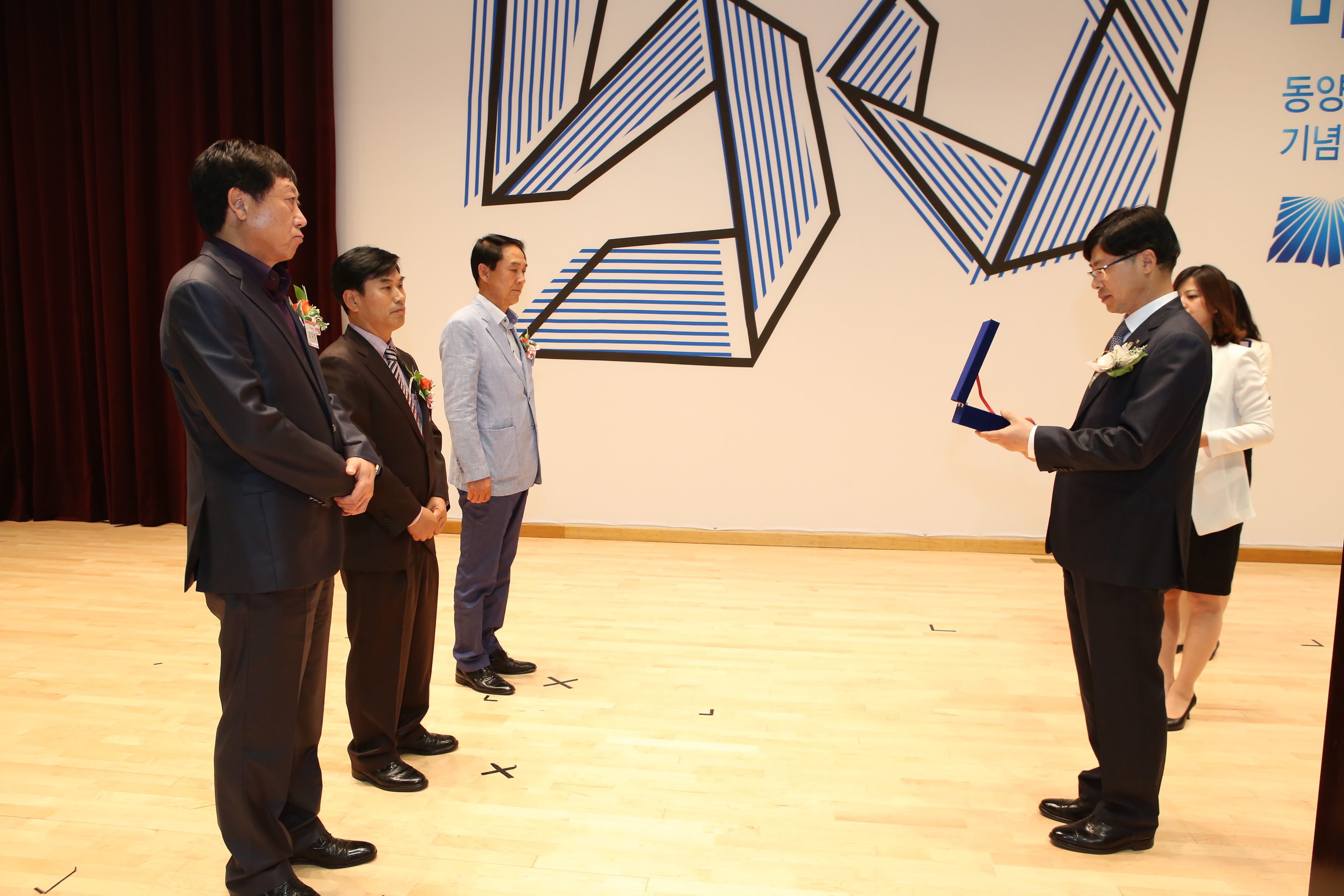 2015. 05. 20 자랑스러운 동문 감사패 수여 1