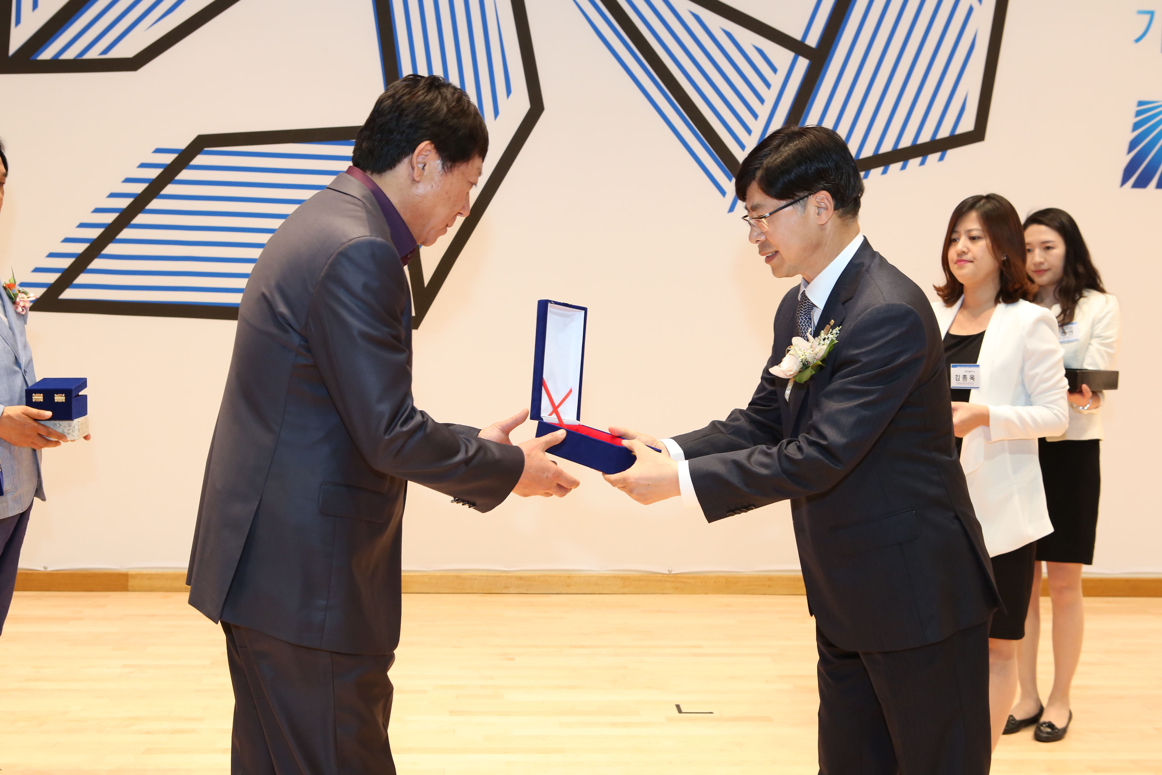 2015. 05. 20 자랑스러운 동문 감사패 수여 4