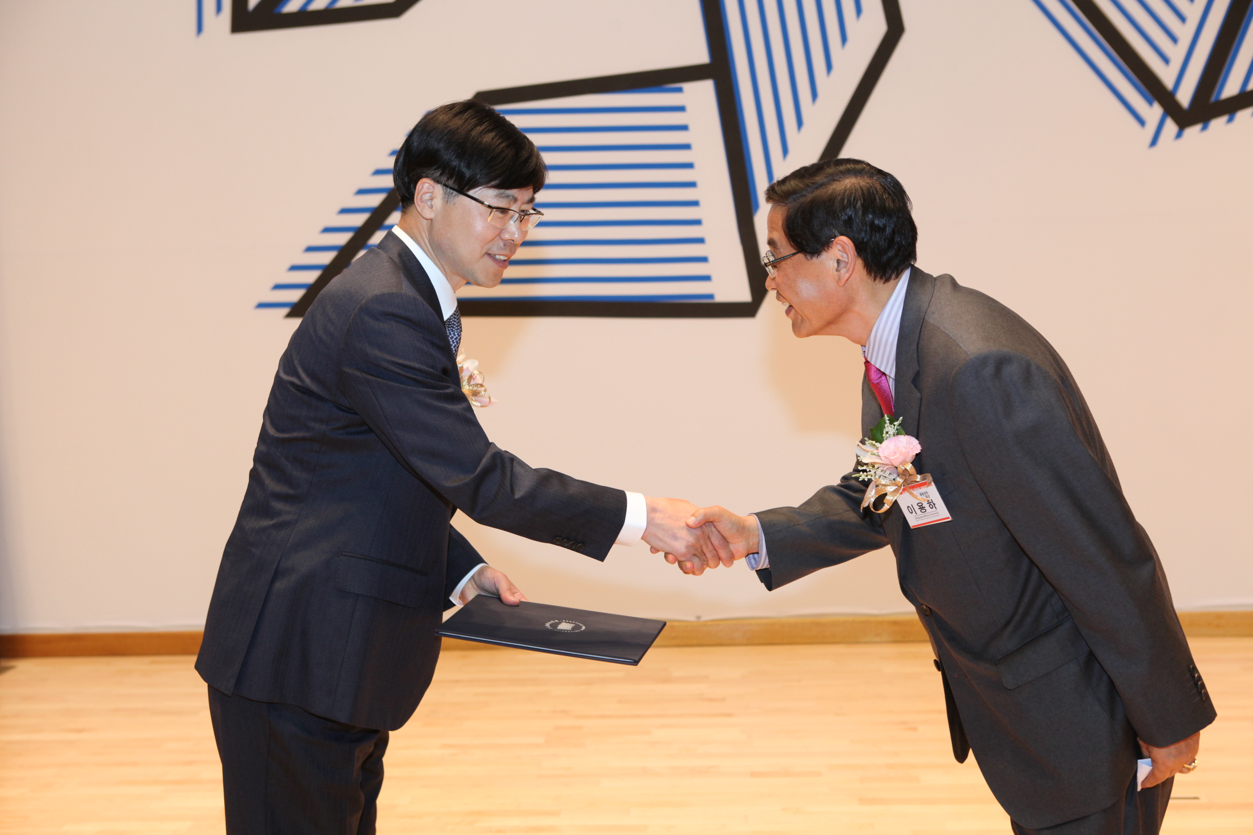 2015. 05. 20 개교 50주년 기념 상징물 약정서 전달식 2